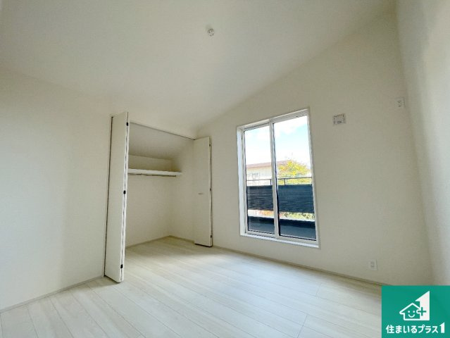 現地説明会開催　大津市日吉台　第4期　新築一戸建ての洋室|シンプルな洋室は、自分好みのインテリアが楽しめます♪ご家族とインテリアや家具を選びに行くのは新築購入時の醍醐味の一つです。ぜひお楽しみください♪