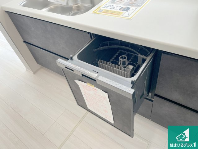 現地説明会開催　大津市日吉台　第4期　新築一戸建ての設備|食事後の一仕事、食器洗いをボタン一つでお任せできちゃいます！場所を取らないビルトイン式なので、お料理スペースもしっかり確保！