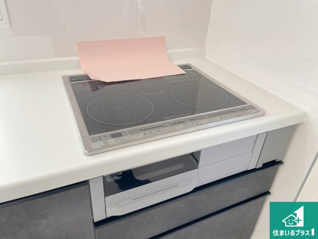 現地説明会開催　大津市日吉台　第4期　新築一戸建ての設備|火を使わないので、安心なＩＨコンロ！でこぼこが無い構造なので、掃除もしやすく清潔に保てます！