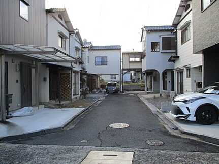 佐伯区坪井２丁目の前面道路含む現地写真