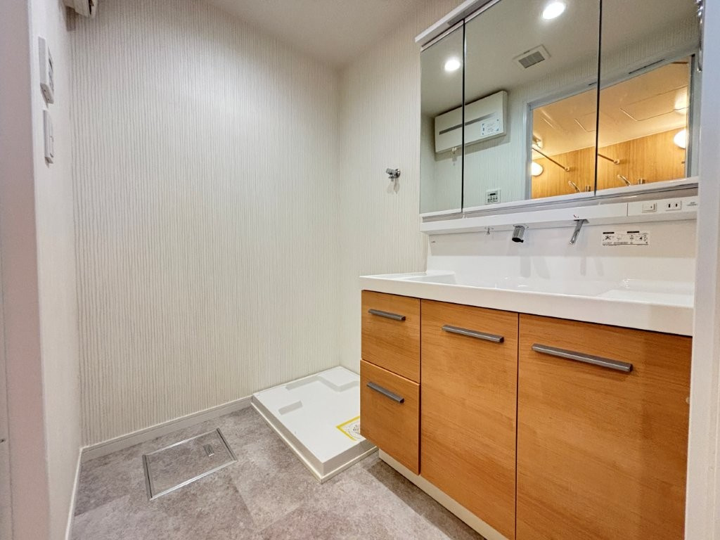 エスポア一宮Ⅱの独立洗面台|朝の支度にも助かる、独立の洗髪洗面化粧台