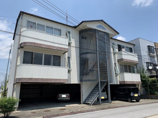 【外観】 | コート下大行寺 | 南側の大きな窓と１階駐車場が特徴です！