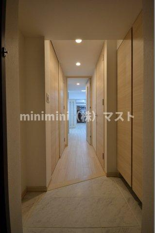 グランカーサ難波元町の玄関