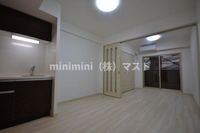 グランカーサ難波元町の居間・リビング