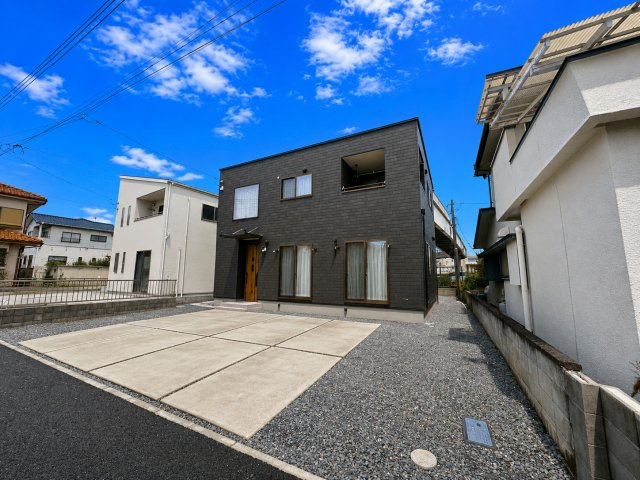 水戸市元吉田町　中古戸建の前面道路含む現地写真|※画像の一部はAIを用いて加工・編集しています。実際の状況と異なる場合がありますので、ご了承下さい。