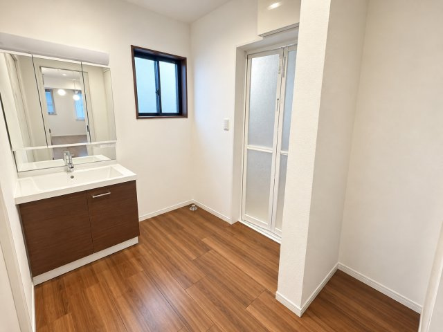 水戸市元吉田町　中古戸建の独立洗面台|※画像の一部はAIを用いて加工・編集しています。実際の状況と異なる場合がありますので、ご了承下さい。