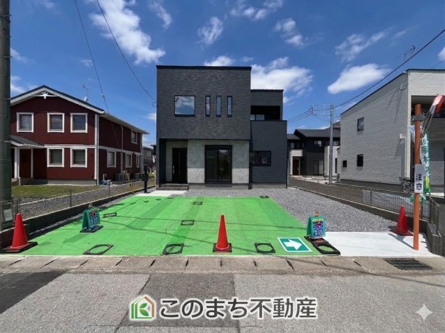 ワイウッドコート小山市城北第5期の駐車場|お車並列３台分ご用意しております♪
