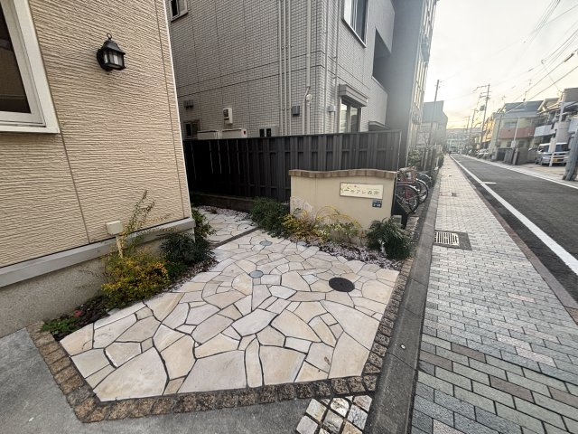 モアレ森南の庭