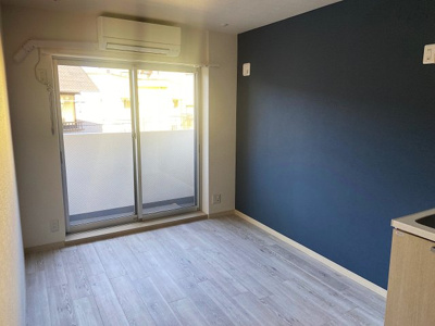 【洋室】 | リバーサイド | シックな紺色の壁