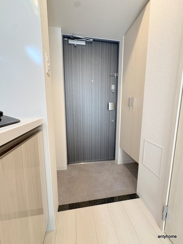 リヴェント玉造　仲介手数料無料の玄関