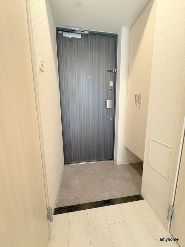 リヴェント玉造　仲介手数料無料の玄関