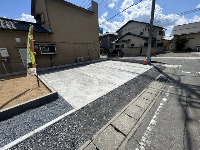 新築　高崎市上並榎町第1期　LIGNAGE　１号棟の駐車場|現地写真　駐車スペースは並列3台分可能です！
