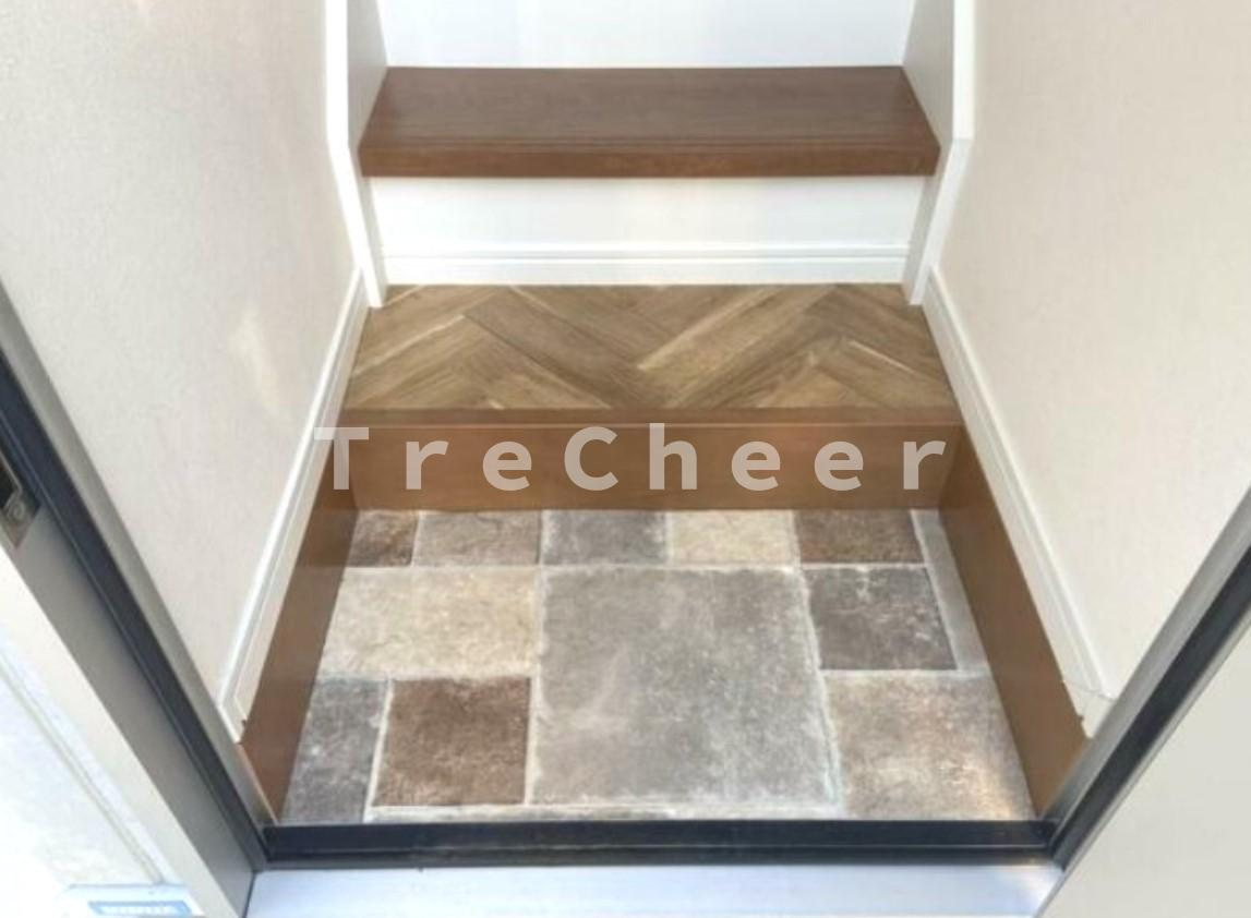 リブ・カレイドの玄関