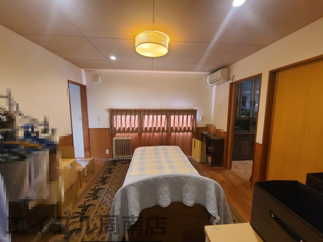光市千坊台三丁目売家の洋室|大きなベッドも入ります。主寝室にいかがですか？