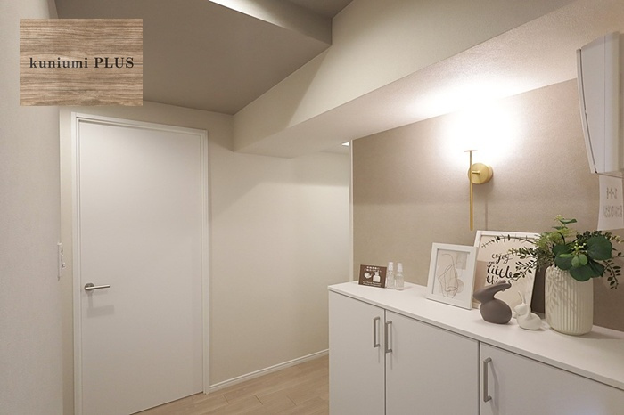 西つるみコーポの玄関