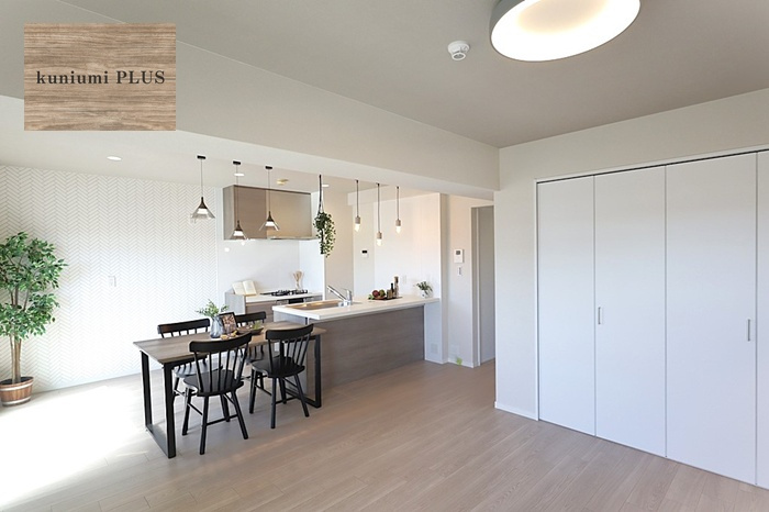 西つるみコーポの居間・リビング