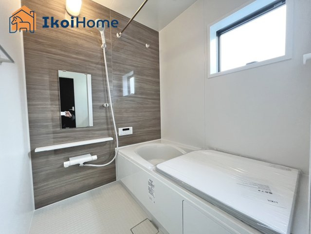 神戸市西区竹の台3丁目6期　新築戸建の浴室|◆同社施工例◆小窓があり換気良好の浴室です。清潔な空間を保てます。