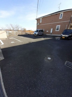 【駐車場】 | クリスタルハイツ緑が丘 | 駐車場があります