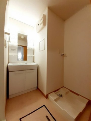 【洗面所】 | クリスタルハイツ緑が丘 | 脱衣スペースもあります