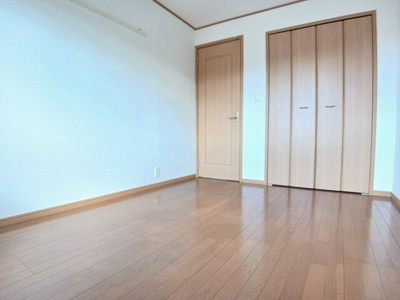 【内装】 | グレイスフルフィールドⅥ | 明るい色調の室内です