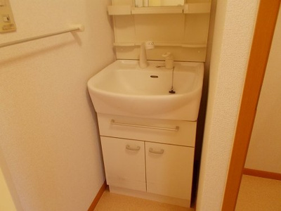 【洗面所】 | グレイスフルフィールドⅡ | 明るい洗面所です