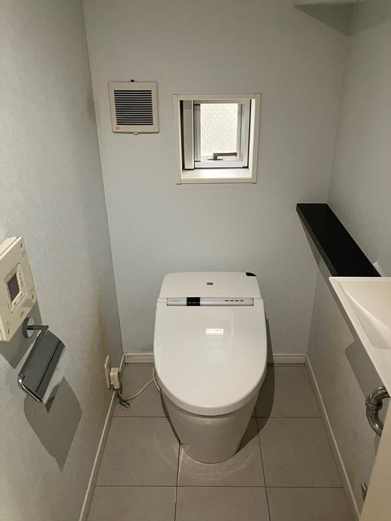 緑が丘戸建のトイレ