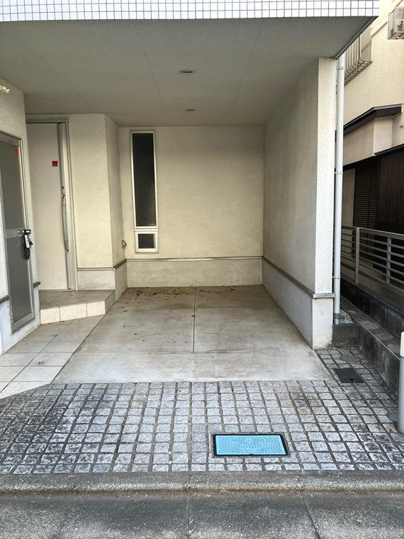 緑が丘戸建の駐車場