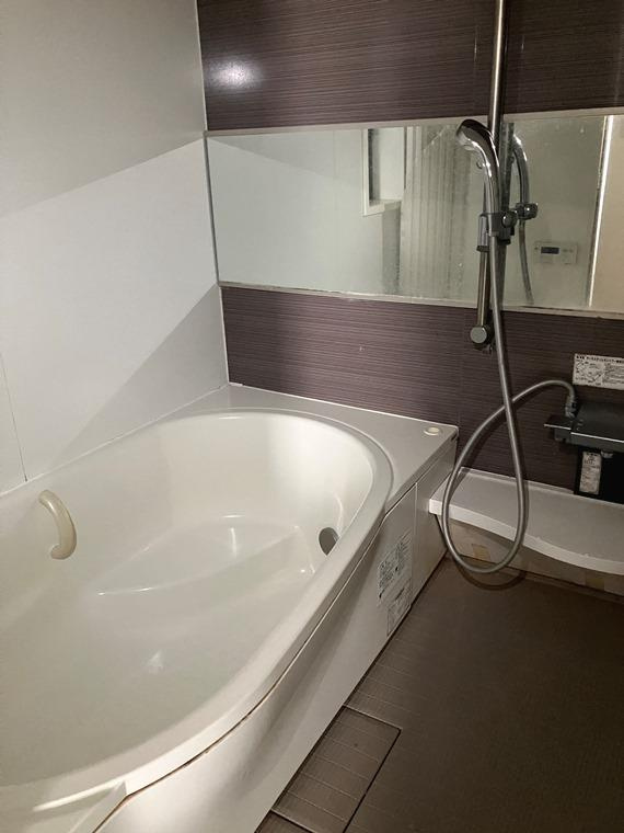 緑が丘戸建の浴室