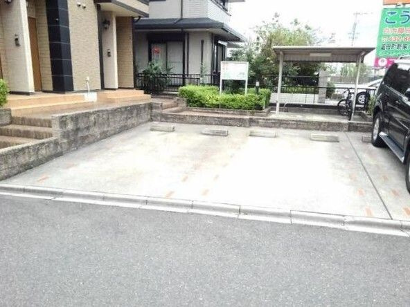 ファミリエ－ルの駐車場|駐車場完備です