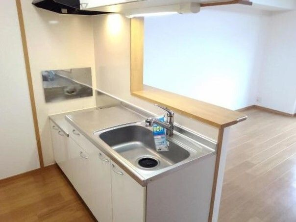 ファミリエ－ルのキッチン|コンパクトなキッチンで掃除もラクラク