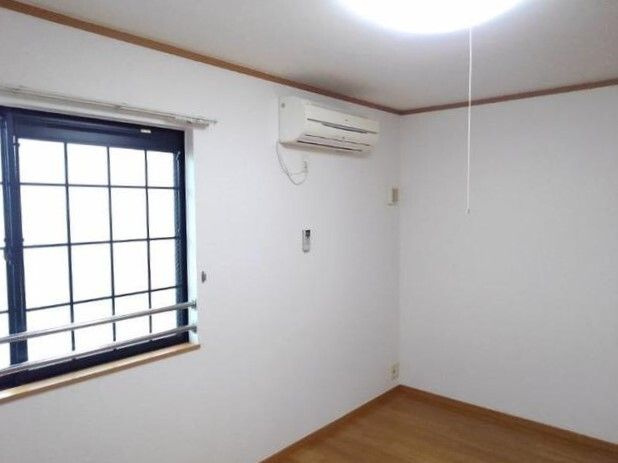 ファミリエ－ルの寝室|広くて明るい寝室