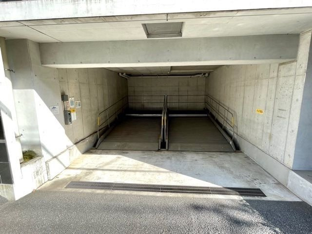 レジディア三軒茶屋Ⅱの駐車場