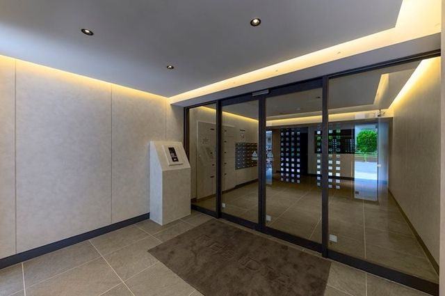 レジディア三軒茶屋Ⅱのエントランス