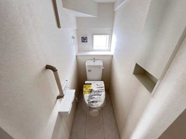 新築　高崎市吉井町長根2期　Blooming　Garden　1号棟のトイレ|　節水タイプのウォシュレット付きトイレ、水道料節約に一役買います！
