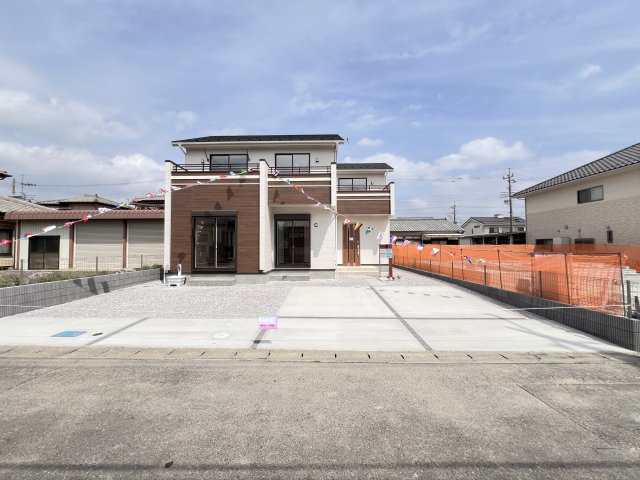 新築　高崎市吉井町長根2期　Blooming　Garden　1号棟の駐車場|現地写真　駐車スペースは並列3台分可能です！

