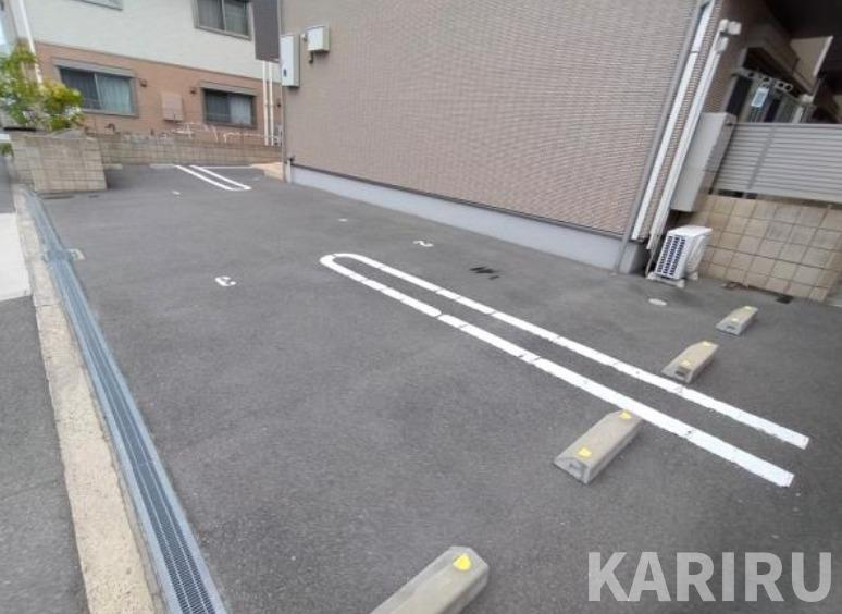 ファミール緑の駐車場