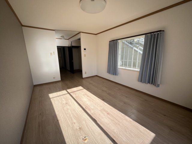 ルナハイツ　Part5の洋室|照明付き　アクセントクロス