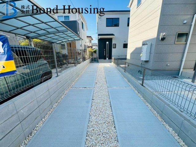 長期優良住宅　糀台1丁目　新築2区画　1号棟の前面道路含む現地写真