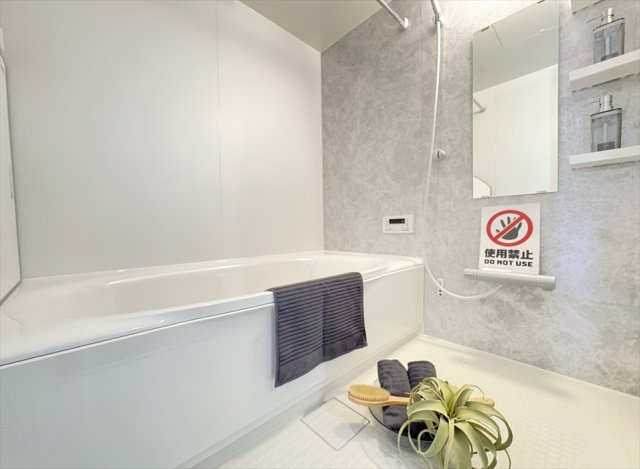 【浴室】 | シャレール新座　(志木本店) | 浴室乾燥機が付いているので雨天の洗濯はもちろん、浴室内のカビの発生も防げるので衛生面も安心です。