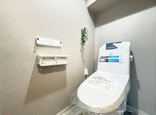 【トイレ】 | シャレール新座　(志木本店) | 家族を感染症から守る温水洗浄便座を完備。