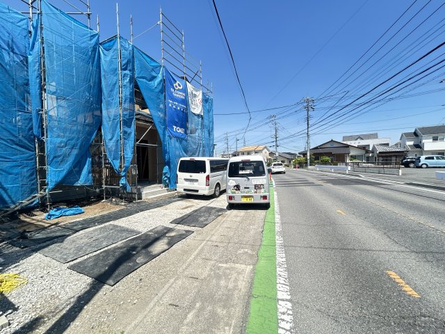 新築　前橋市北代田町　Blooming　Garden　1号棟の前面道路含む現地写真|現地写真　　東側接道幅員約10.5ｍ