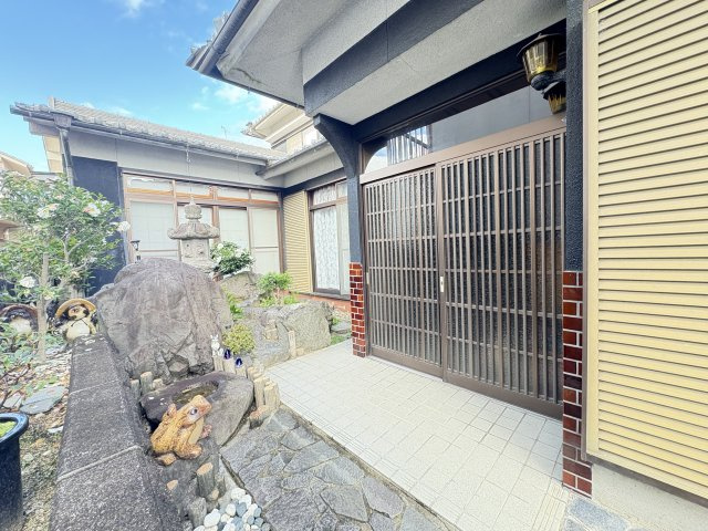 桜井市西之宮の玄関|落ち着いた玄関です