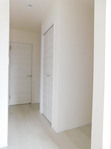 稲沢市梅須賀町西北切の新築一戸建の収納|◇１階ホール収納◇　　掃除道具や日用品の収納に便利です♪