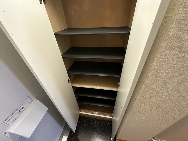 レオパレスヴィクトリアの玄関|シンプルで使いやすい玄関です