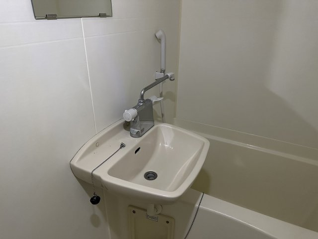 レオパレスメルベーユの浴室|コンパクトで使いやすいお風呂です