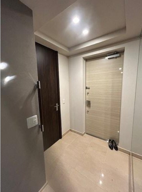 プラウド芦屋平田町の玄関|玄関にはシューズインクロークあり