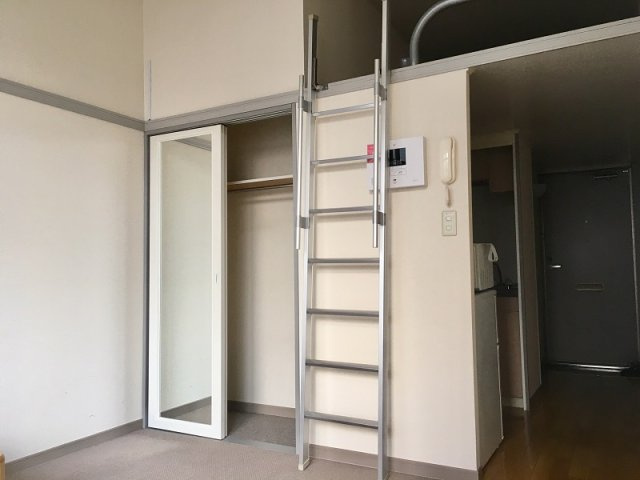 レオパレスＮＡＮＡＫＩＩの居間・リビング|ゆったりとした居間です
