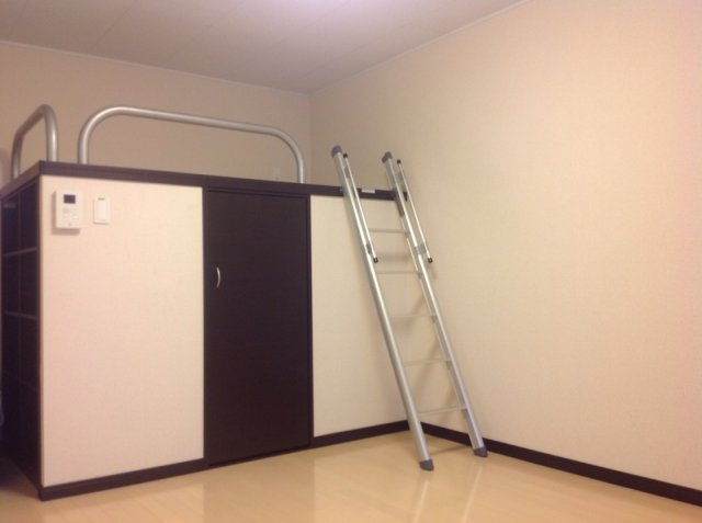 レオネクスト三の沢の寝室|広くて明るい寝室
