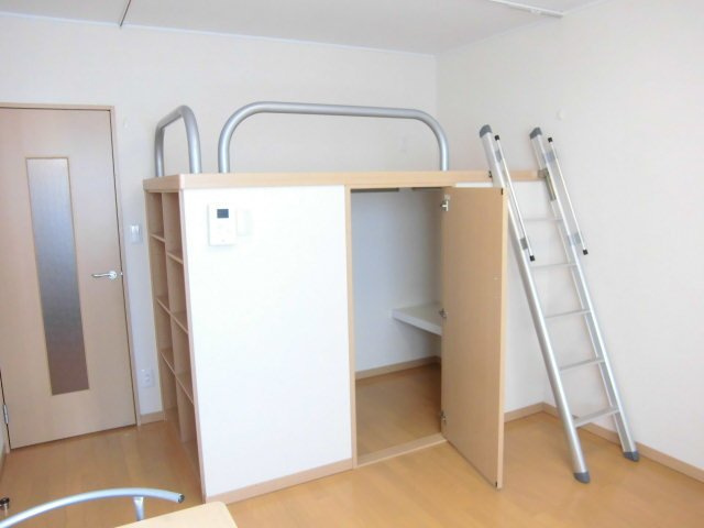 レオネクストレーベンの内装|上段はベッドになります。