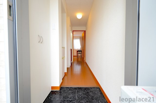 レオパレスカレーラ藤富の玄関|毎日通る玄関はこちらです